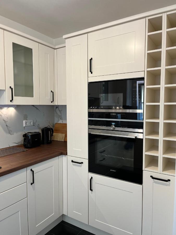 Apartment Exklusive Mit 3 Schlafzimmern Und 2 Baedern!