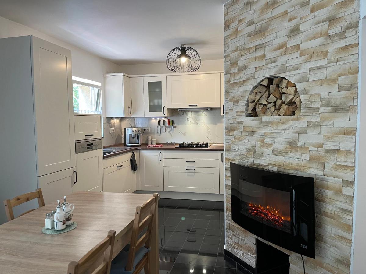 Exklusive Mit 3 Schlafzimmern Und 2 Baedern! Apartment