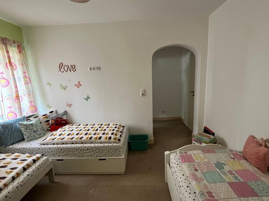 Exklusive Mit 3 Schlafzimmern Und 2 Baedern! Apartment *